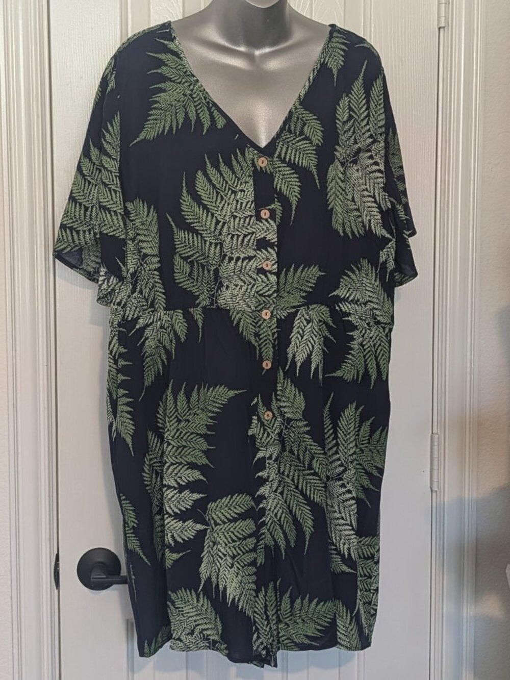 NWT Bloomchic Tropical Leaf Print Pockets Button Romper, Women's size 18-20